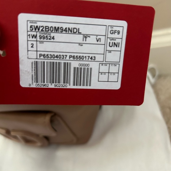 Valentino Garvani Calfskin Loco bucket bag - Picture 11 of 11